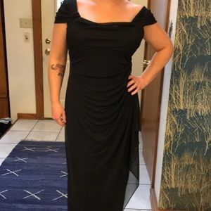 Gorgeous all black evening dress. Form fitting.